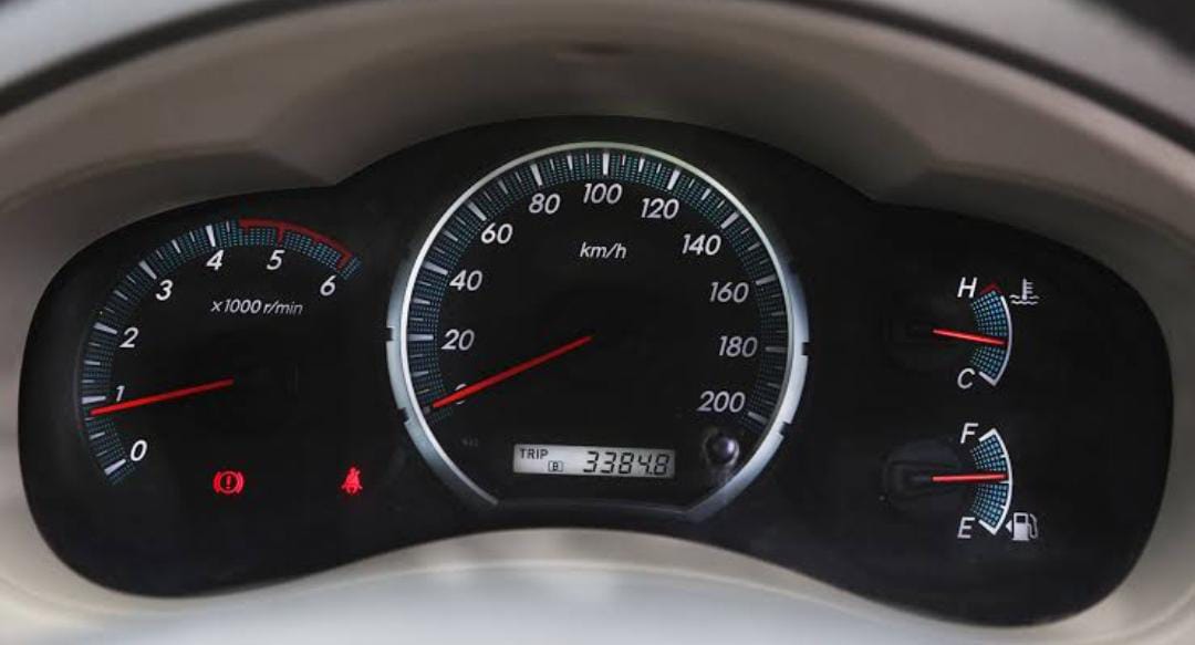 Toyota Innova(2013-2014) 2.5 Z 7 Str Bs-iii